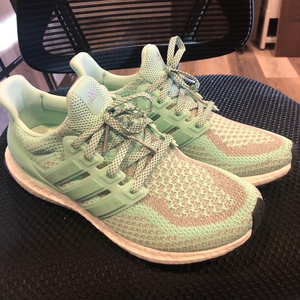 Adidias Ultra Boost Lady Liberty Edition